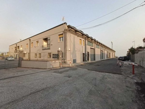 locale commerciale in affitto a Misterbianco in zona Poggio Lupo
