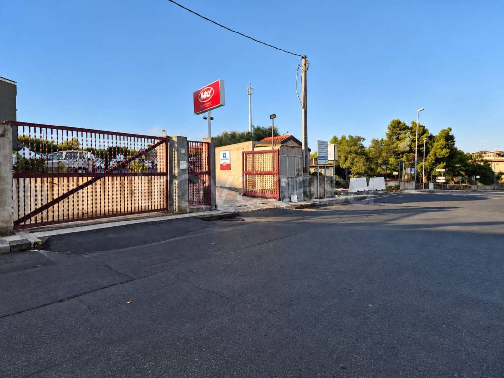 locale commerciale in affitto a Misterbianco