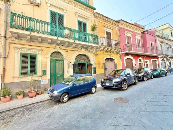 negozio in affitto a Motta Sant'Anastasia in zona Centro Storico