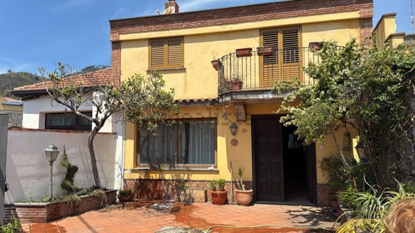 casa indipendente in affitto a Nicolosi