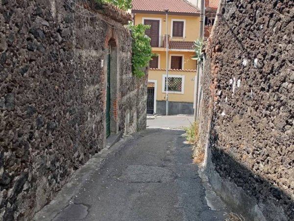 casa indipendente in affitto a Nicolosi