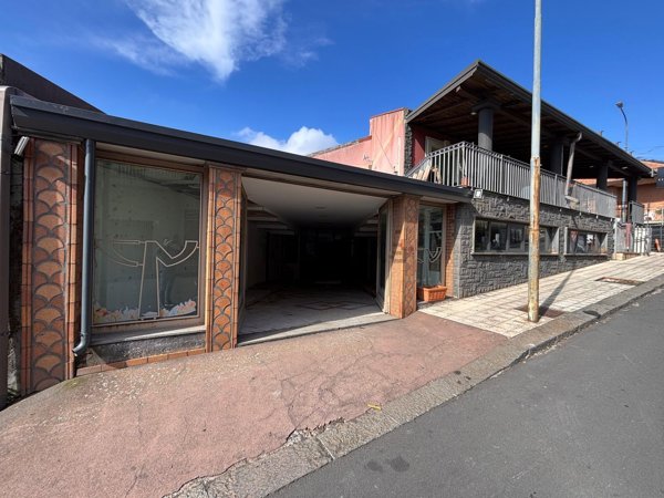 locale commerciale in affitto a Nicolosi