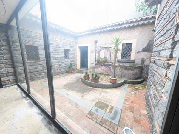 negozio in affitto a Nicolosi