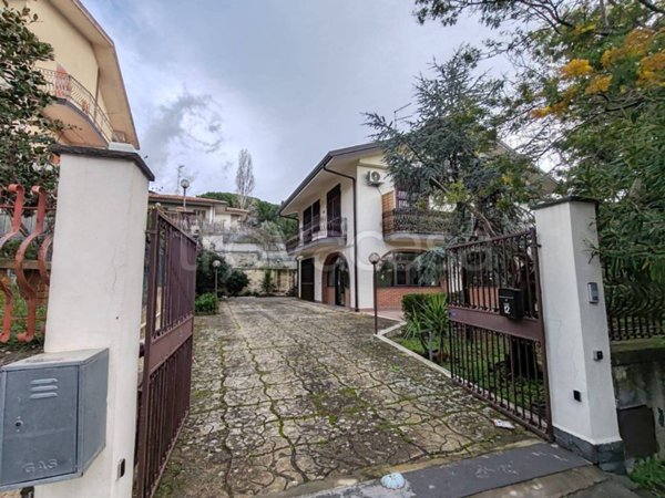 casa indipendente in affitto a Nicolosi