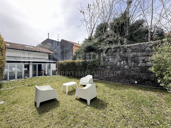 casa indipendente in affitto a Nicolosi