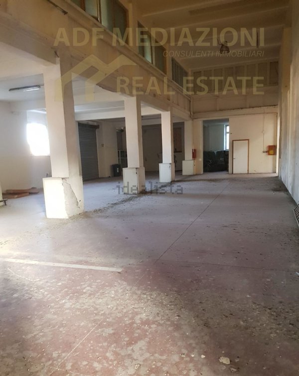 locale di sgombero in affitto a Paternò