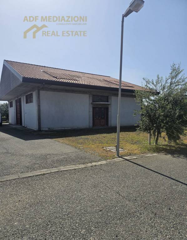 locale commerciale in affitto a Paternò