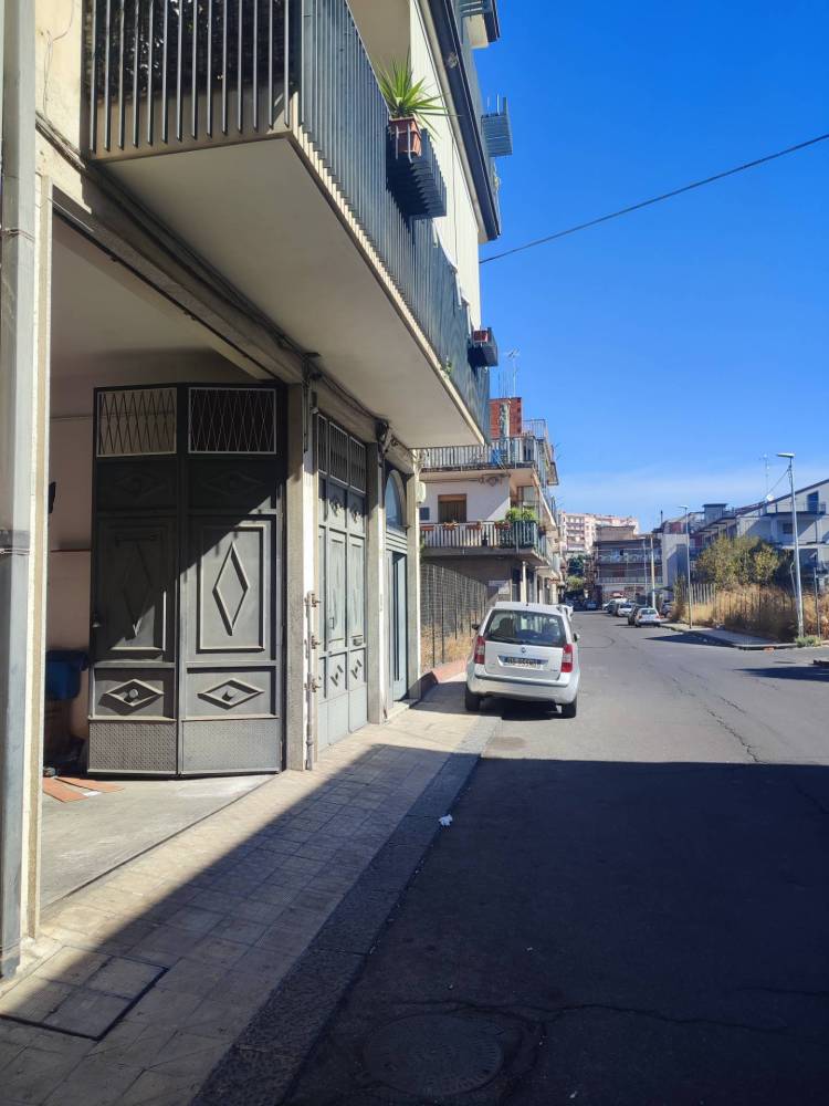 locale di sgombero in affitto a Paternò