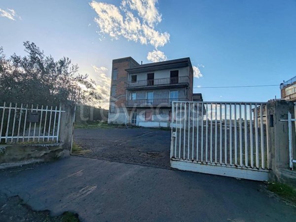 locale commerciale in affitto a Paternò