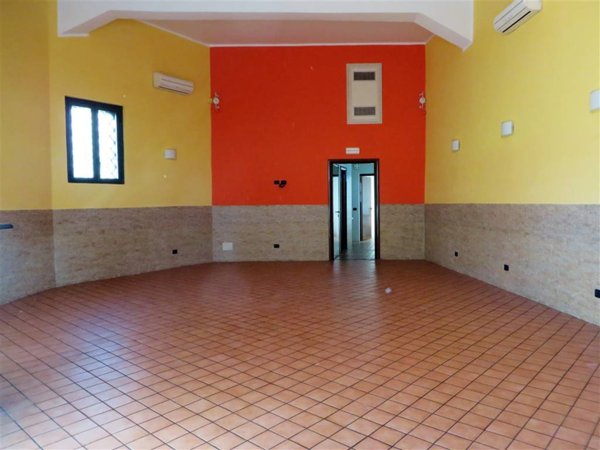 negozio in affitto a Pedara