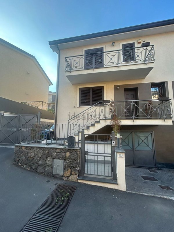 casa indipendente in affitto a Pedara