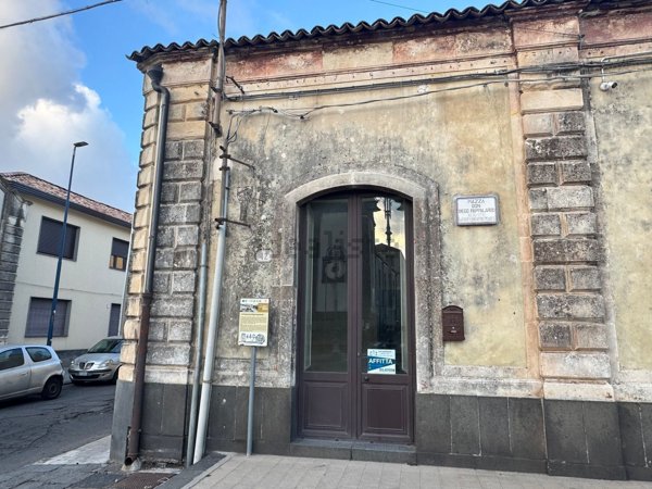 negozio in affitto a Pedara
