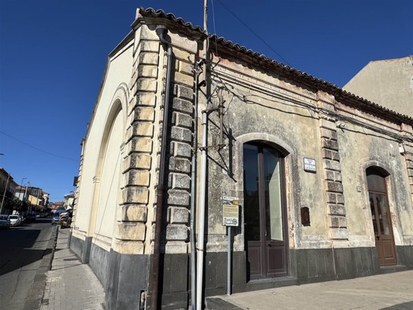 negozio in affitto a Pedara