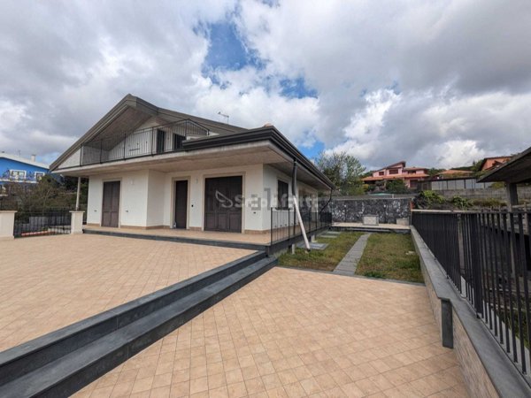 casa indipendente in affitto a Pedara