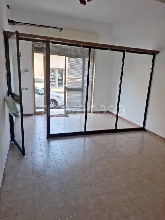 negozio in affitto a Pedara