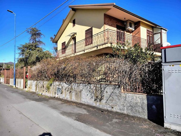 casa indipendente in affitto a Pedara