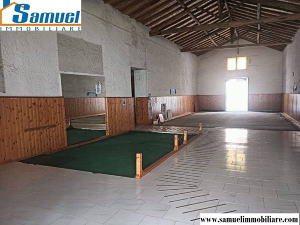 locale commerciale in affitto a Riposto