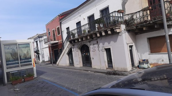 locale commerciale in affitto a Riposto