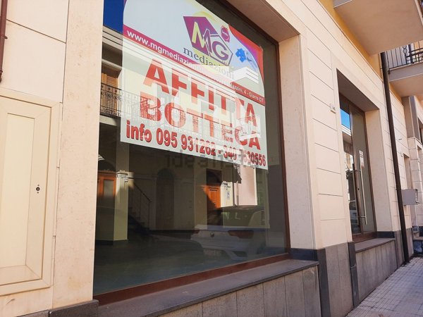 locale commerciale in affitto a Riposto