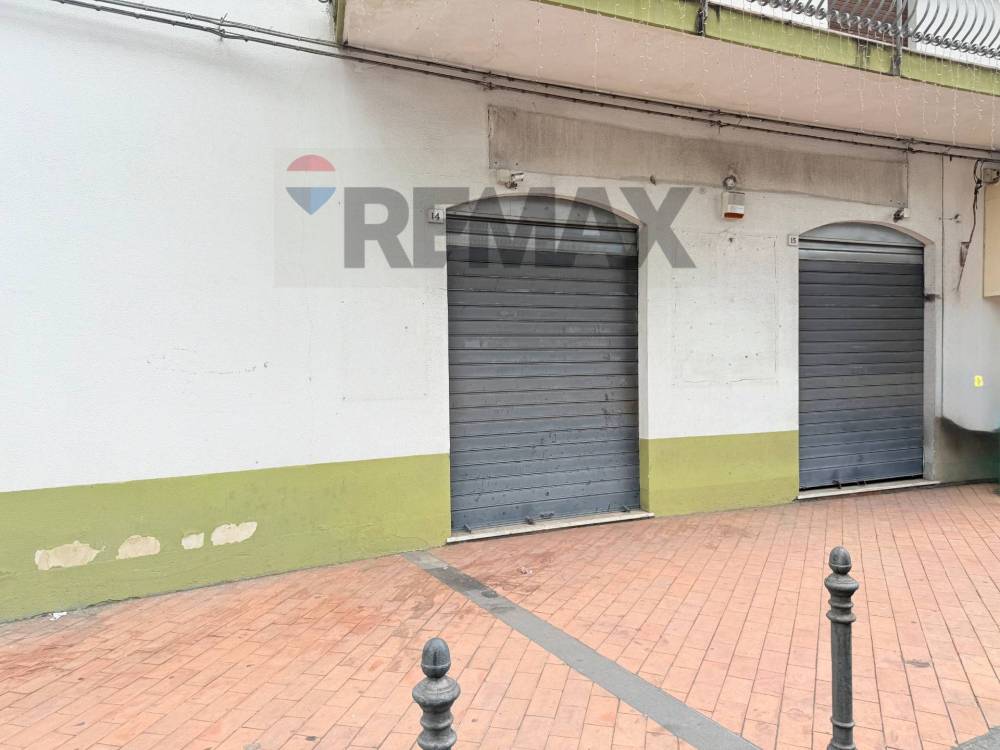 locale commerciale in affitto a Riposto