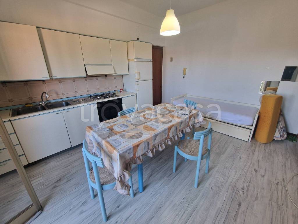 appartamento in affitto a Riposto in zona Torre Archirafi