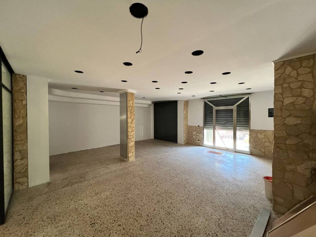 negozio in affitto a San Giovanni la Punta in zona Trappeto