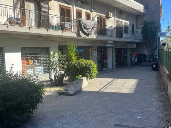 negozio in affitto a San Giovanni la Punta