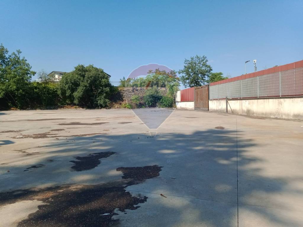 locale di sgombero in affitto a San Giovanni la Punta in zona Trappeto