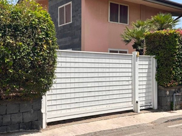casa indipendente in affitto a San Giovanni la Punta