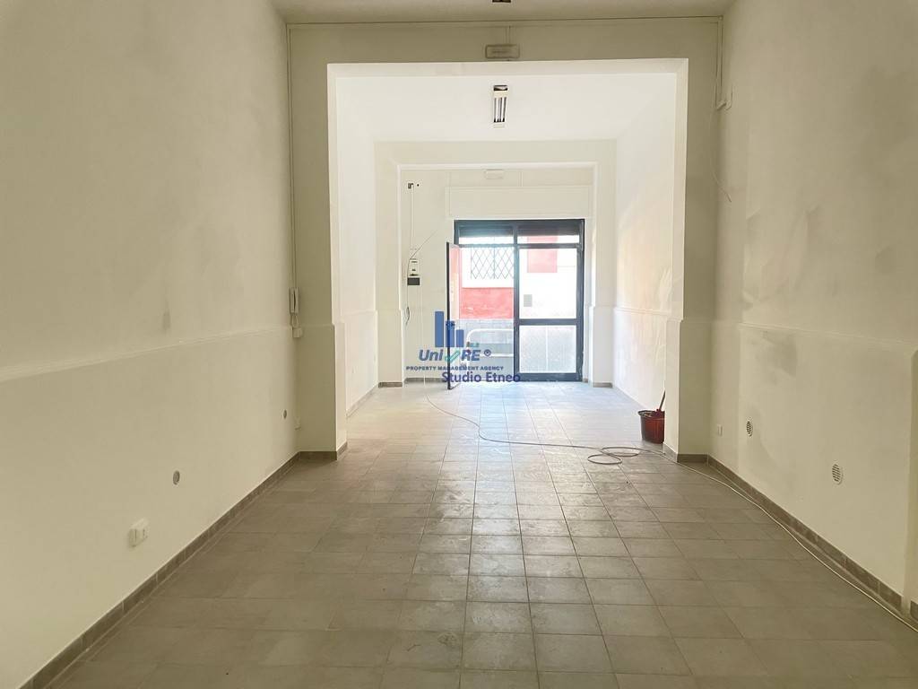 negozio in affitto a San Giovanni la Punta