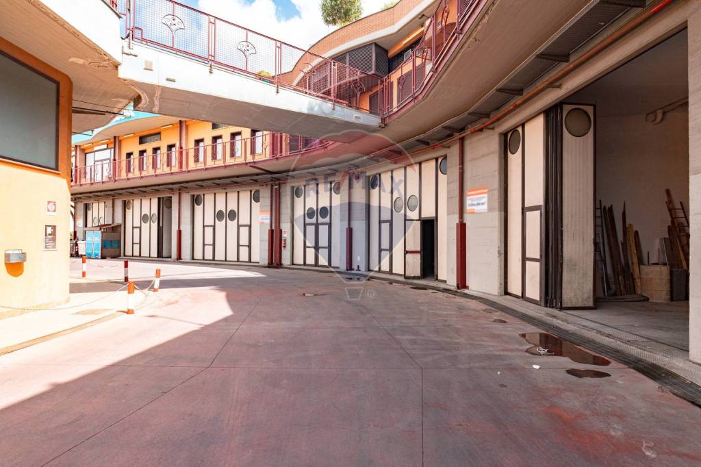 negozio in affitto a San Giovanni la Punta