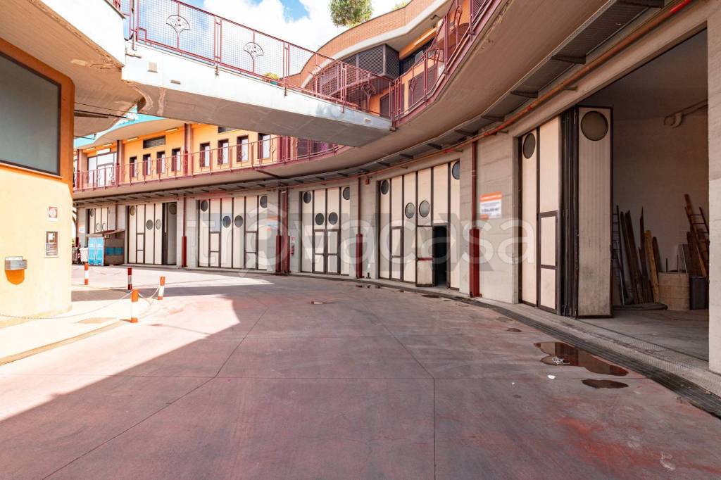 negozio in affitto a San Giovanni la Punta