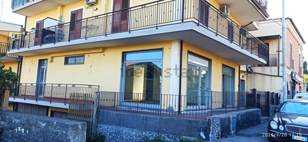 negozio in affitto a San Giovanni la Punta