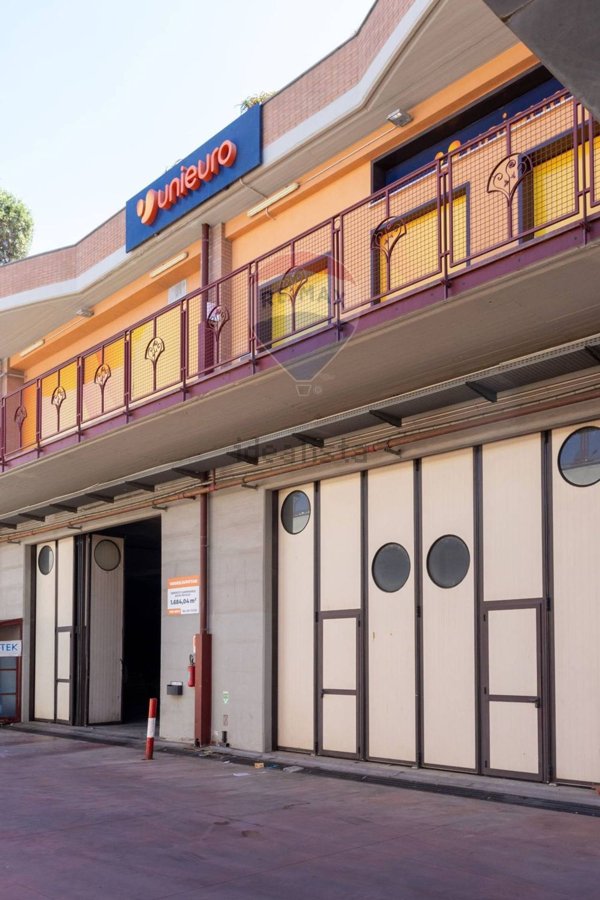 locale commerciale in affitto a San Giovanni la Punta