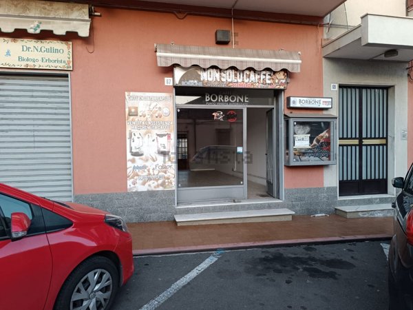 locale commerciale in affitto a San Giovanni la Punta in zona Trappeto