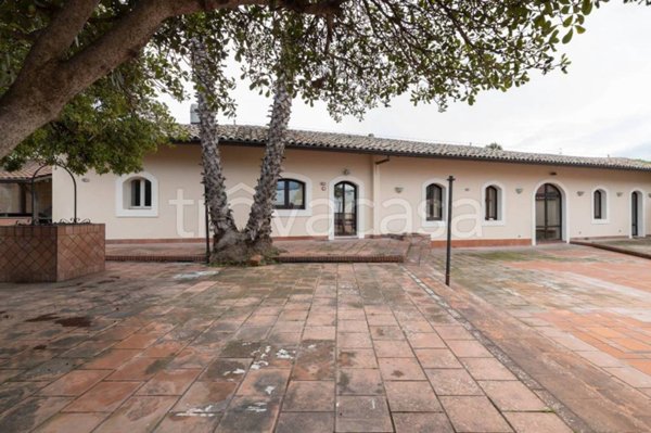 negozio in affitto a San Giovanni la Punta in zona Trappeto