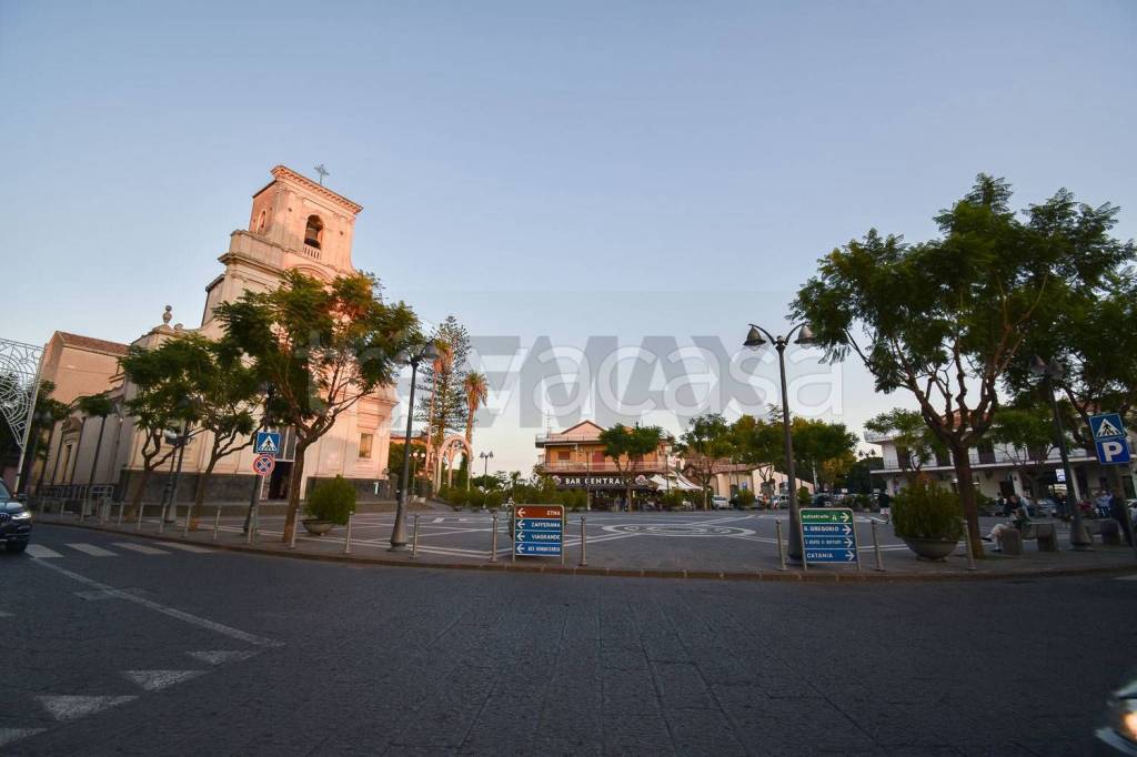 negozio in affitto a San Giovanni la Punta