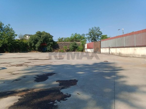 locale di sgombero in affitto a San Giovanni la Punta in zona Trappeto