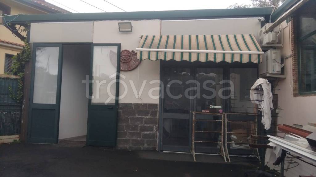 negozio in affitto a San Giovanni la Punta