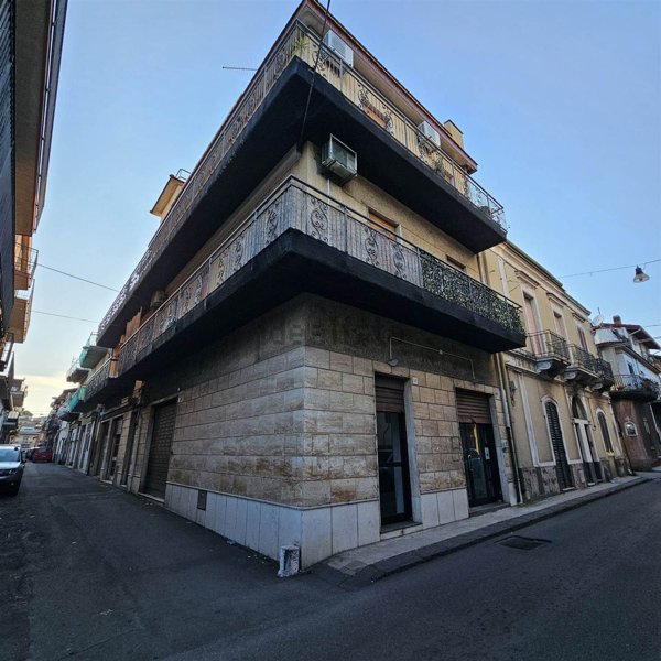 locale commerciale in affitto a San Giovanni la Punta