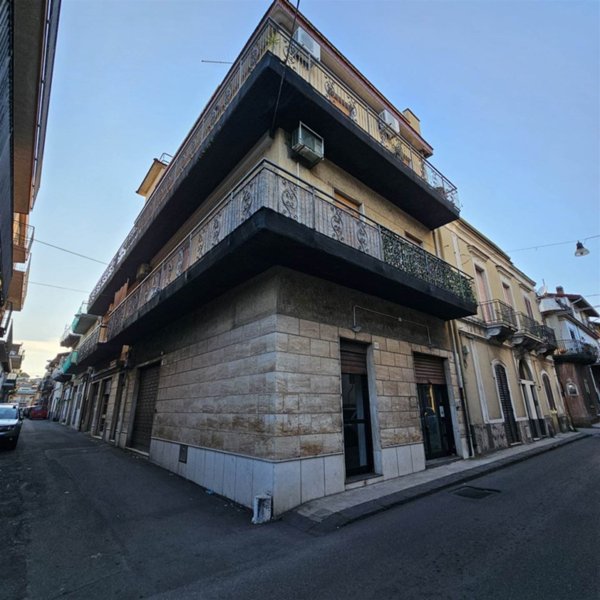 negozio in affitto a San Giovanni la Punta