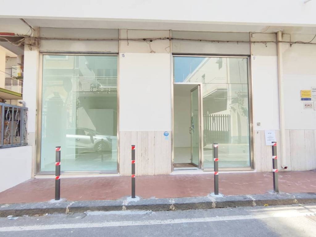 negozio in affitto a San Giovanni la Punta