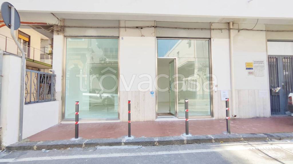 negozio in affitto a San Giovanni la Punta