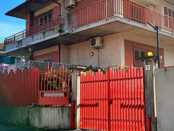 locale commerciale in affitto a San Giovanni la Punta in zona Trappeto