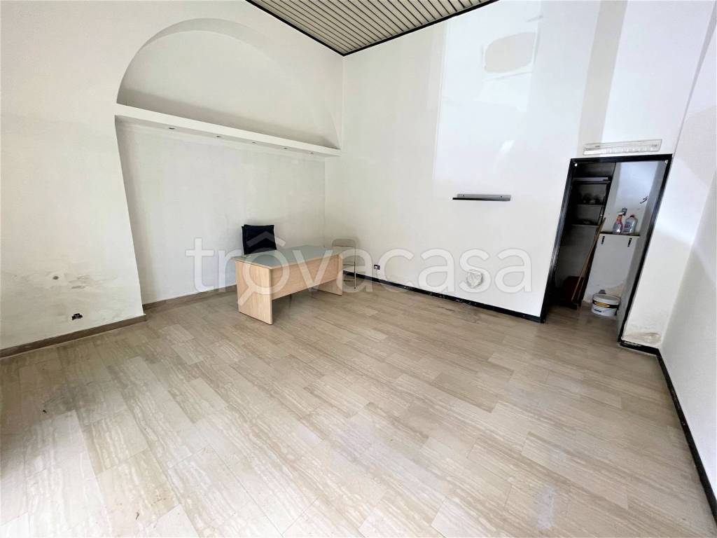 negozio in affitto a San Giovanni la Punta