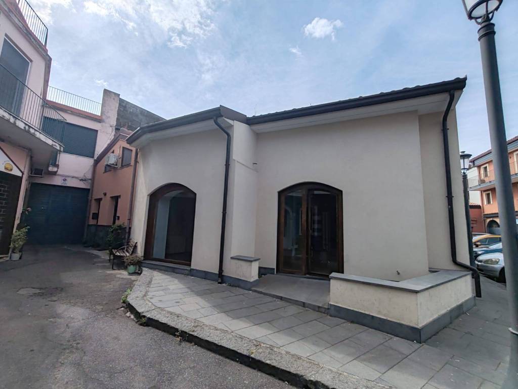 negozio in affitto a San Giovanni la Punta