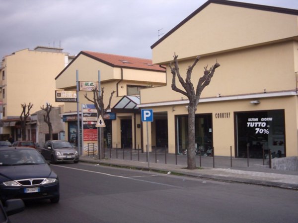 negozio in affitto a San Giovanni la Punta