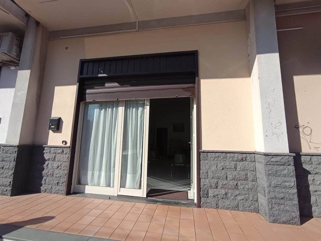 negozio in affitto a San Pietro Clarenza