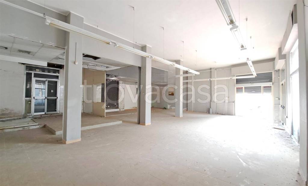 negozio in affitto a Sant'Agata li Battiati