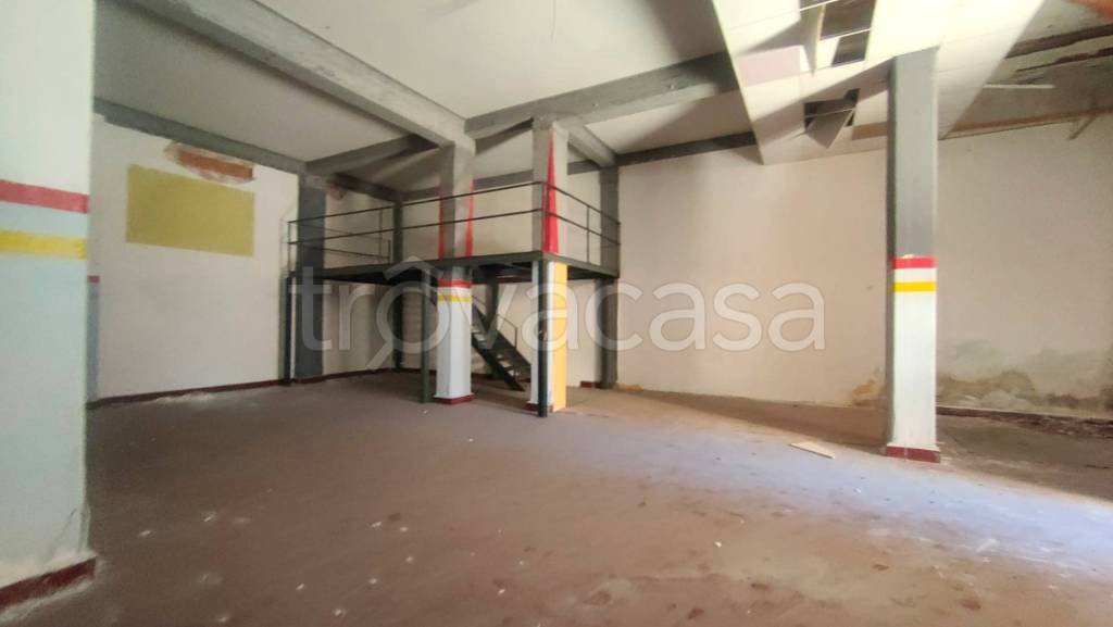 locale commerciale in affitto a Sant'Agata li Battiati